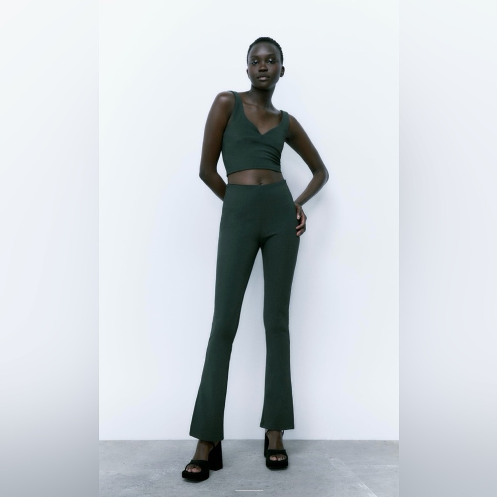 Ottoman Slit Zara Leggings (NEW condition, tags included). Size Medium - Green.